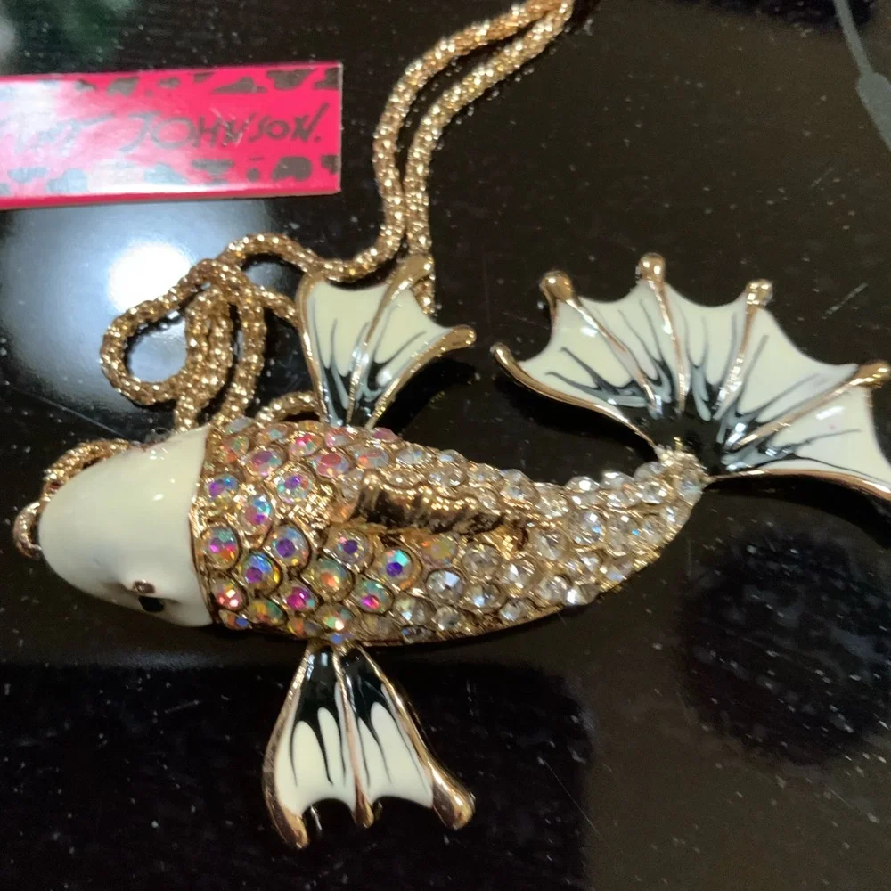 Betsey Johnson Fish Rhinestones Articulating Fin Necklace White #N522